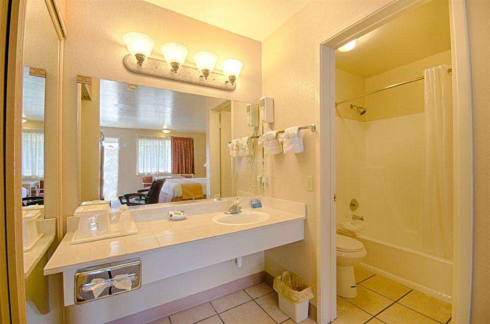 Pacific Inn Монтерей Екстериор снимка