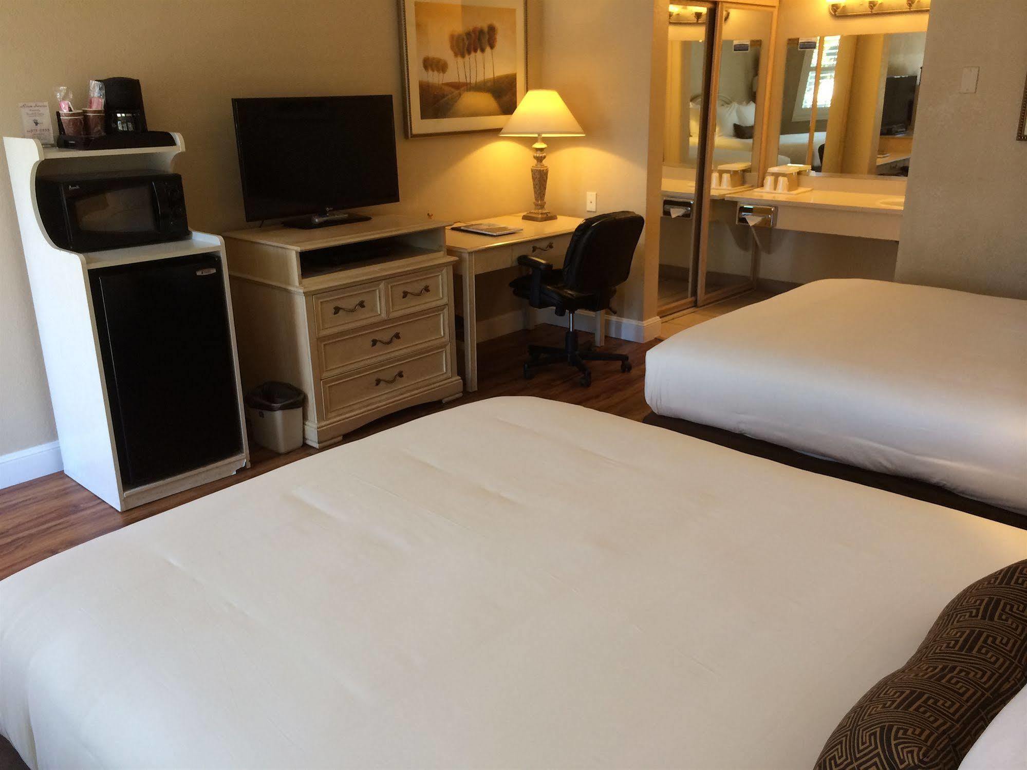 Pacific Inn Монтерей Екстериор снимка