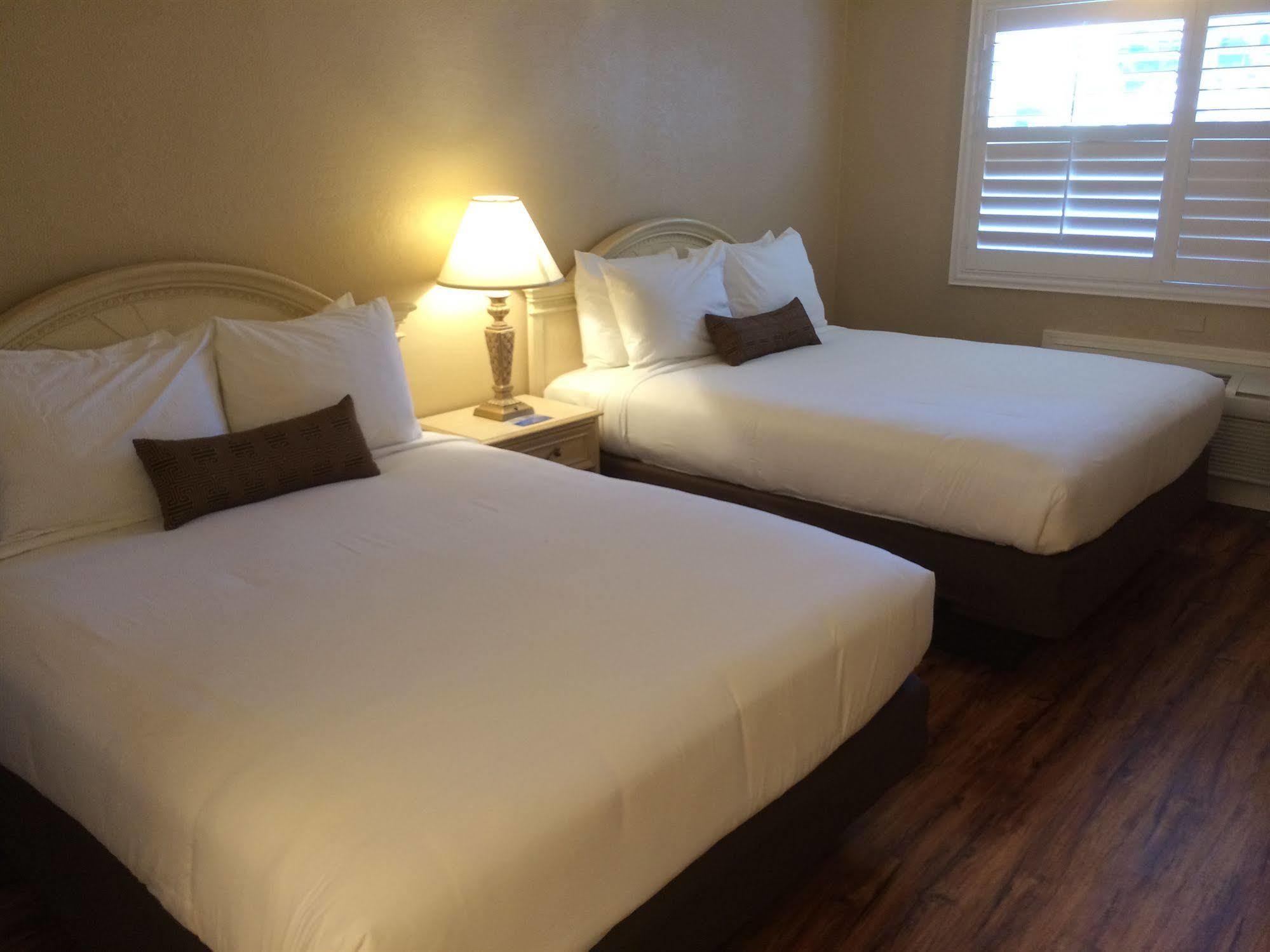 Pacific Inn Монтерей Екстериор снимка