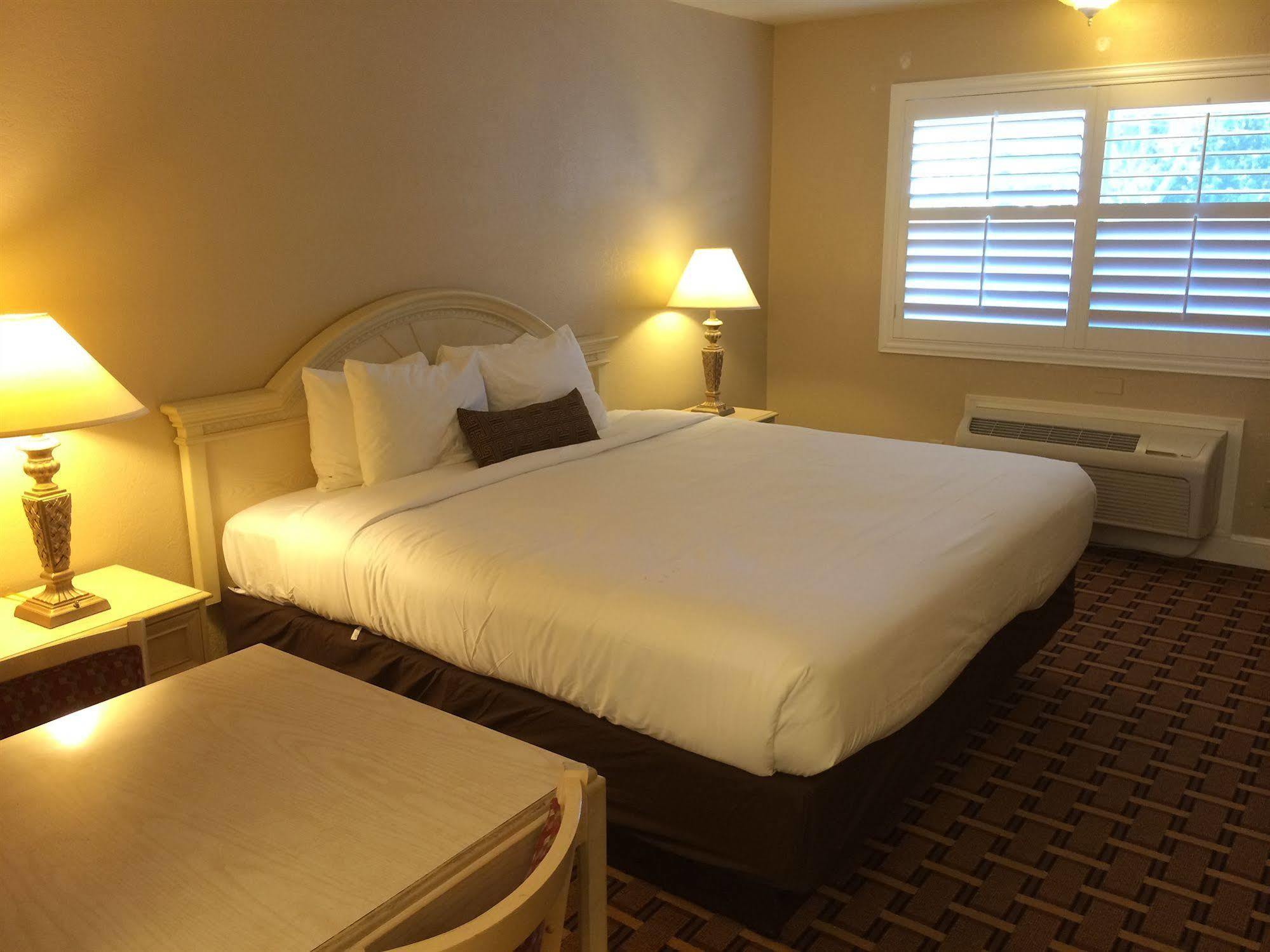 Pacific Inn Монтерей Екстериор снимка